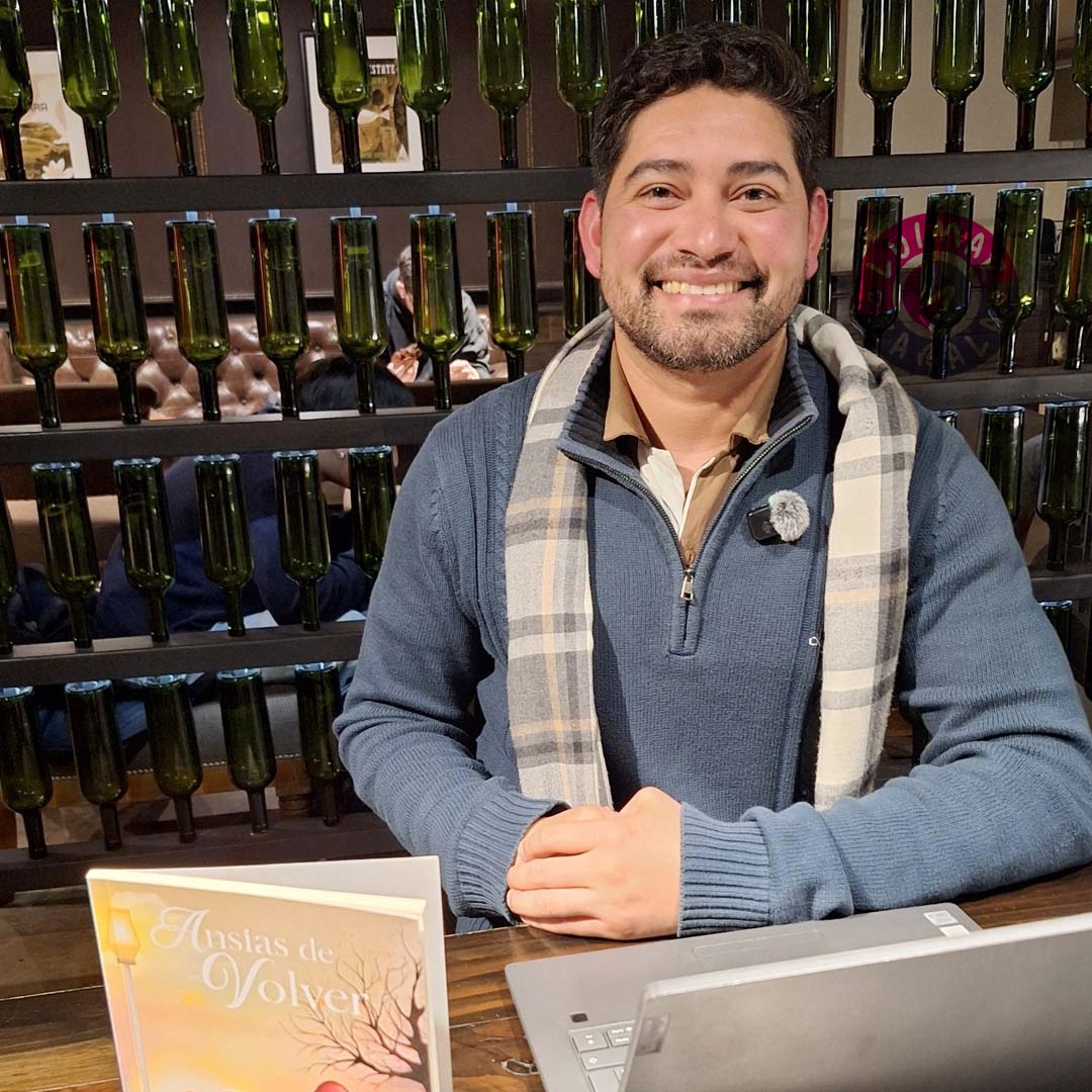 Ansias de Volver: El emotivo lanzamiento del libro de Daniel Díaz en Buenos Aires