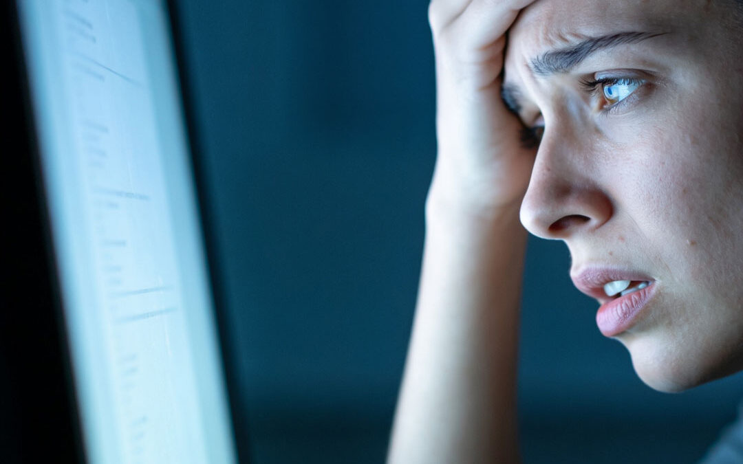 Ansiedad Emprendedora: Por qué el «marketing de desesperación» a fin de mes está matando tus ventas