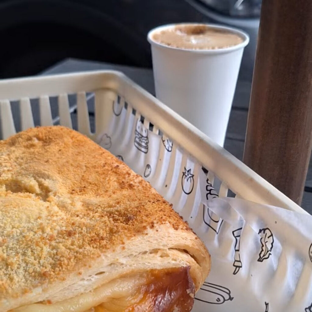 Mini lunch y café en la panadería venezolana Galipan de Buenos AIres