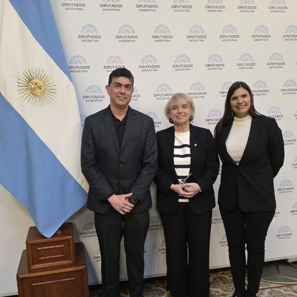 Equipo AVBA en el Congreso con el Grupo Parlamentario de Amistad con Venezuela y la diputada Silvana Giudici Equipo AVBA en el Congreso con el Grupo Parlamentario de Amistad con Venezuela y la diputada Silvana Giudici